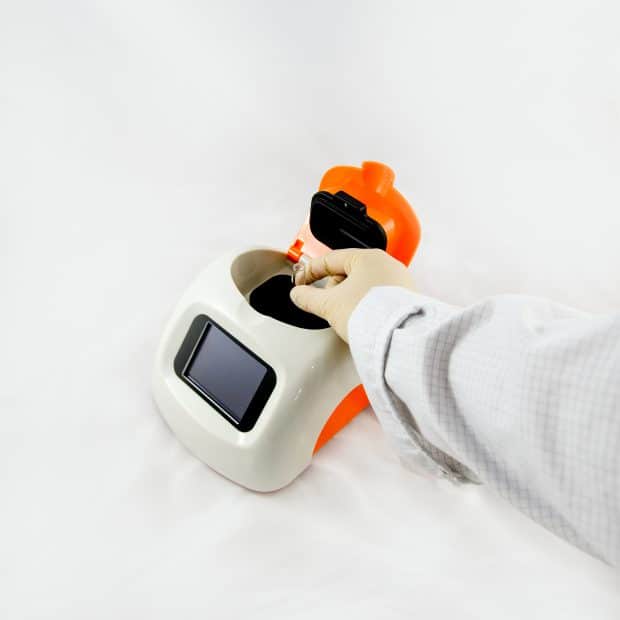 Lu-mini - Placing Test Tube